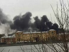 На Дальневосточном проспекте в Петербурге горит автосервис