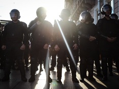 На «Бессрочном протесте» в Москве задержали более 10 человек, в том числе подростков