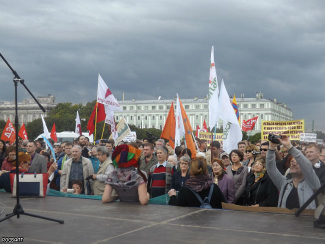 На митинг в защиту исторического наследия Санкт-Петербурга пришли около тысячи человек (видео, фото)
