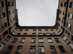 В Петербурге женщина выжила после падения с четвертого этажа