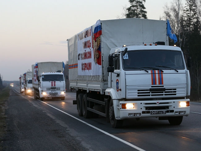 В Донбасс выехала колонна МЧС РФ с гумпомощью