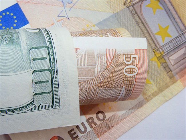 Основные валюты открыли торги снижением к рублю