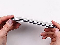 Стас Барецкий разбил iPhone ради отечественных производителей