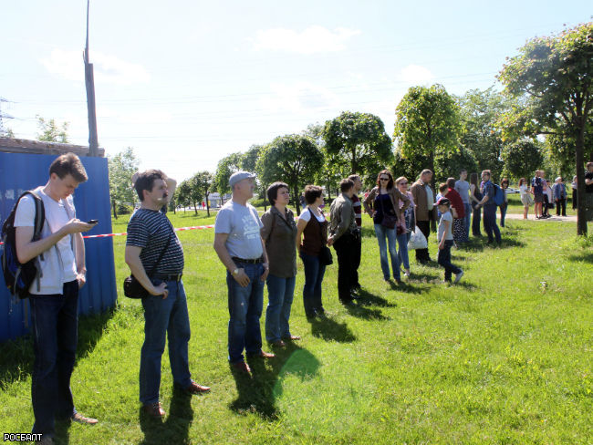 Более 500 жителей Ржевки вышли на защиту парка Малиновка, на месте которого хотят построить очередной храм (фото)