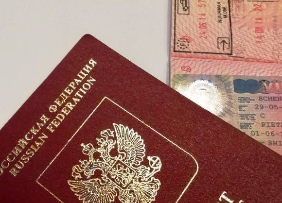 Bloomberg: Франция и Германия призовут страны ЕС не ограничивать выдачу виз гражданам РФ