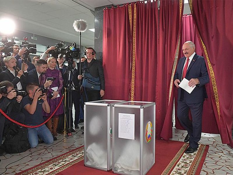 Лукашенко предлагал оппозиции пересчитать голоса на выборах Лукашенко предлагал оппозиции пересчитать голоса на выборах
