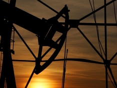 Нефть WTI дешевеет более чем на 3%