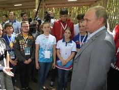 СМИ показали, как участников молодежного форума готовили к встрече с Путиным