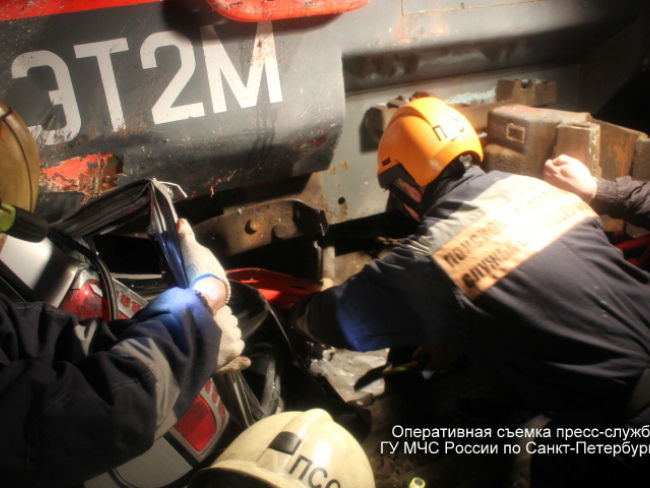 В результате страшного ДТП на железнодорожном переезде погибли три частных охранника. Подробности (видео, фото)