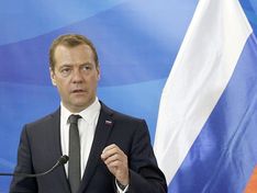 Медведев поручил закупить незарегистрированные в России лекарства для детей, страдающих хроническими заболеваниями