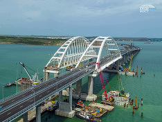 На Крымском мосту установили все пролеты железнодорожной части