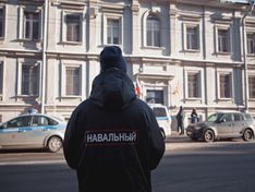 Из избирательной комиссии в Петербурге выгнали активиста Навального «за драку»