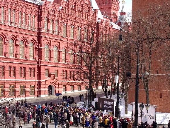Москва продолжает вспоминать жертв трагедии в Кемерово Москва продолжает вспоминать жертв трагедии в Кемерово