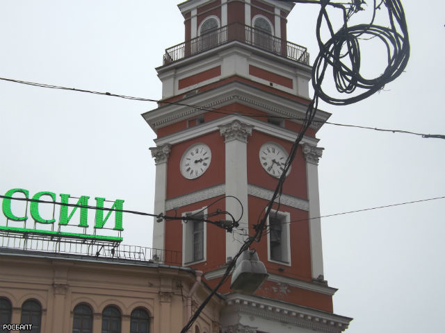 Часы на башне здания Городской думы забыли перевести (фото)
