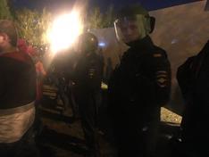 В Екатеринбурге задержаны почти 40 человек, протестующие ответчают ОМОНу яйцами и бутылками