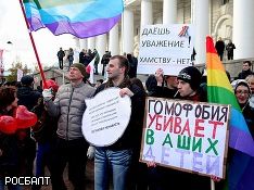 На гей-пикете в Москве задержаны три десятка человек, в том числе Николай Алексеев - фото 1