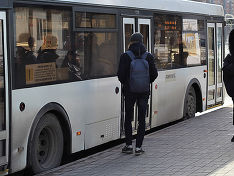 В Красноярске кондуктор высадил из автобуса ребенка, которому стало плохо
