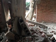 В заброшенном интернате в Первоуральске на подростка рухнула бетонная плита