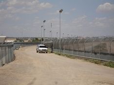 США закрыли границу с Мексикой из-за «каравана мигрантов»