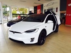  Tesla    Model 3  6    