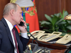 Путин позвонил пострадавшей от нападения Памфиловой