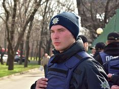 Две сотни человек устроили стычку с полицейскими в Ровненской области Украины