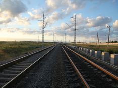В Псковской области сошел с рельсов грузовой поезд