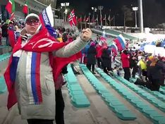 У вице-чемпионки Лиллехаммера на Олимпиаде в Пхенчхане попытались отобрать копию Знамени Победы