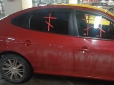 В Новокузнецке сняли «молящийся» автомобиль с красными крестами