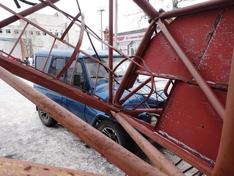 В Пермском крае упавший на стройплощадке башенный кран повредил пять автомобилей