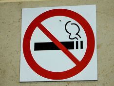 В России уже начали штрафовать за курение на балконах