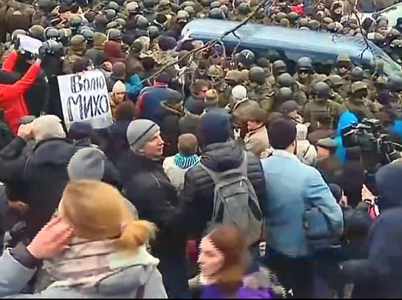Киевская милиция задержала и отпустила девять приверженцев Саакашвили