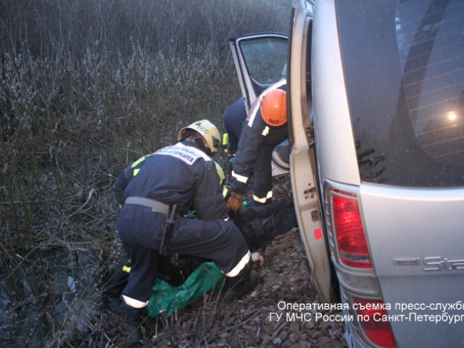 В результате страшного ДТП на железнодорожном переезде погибли три частных охранника. Подробности (видео, фото)
