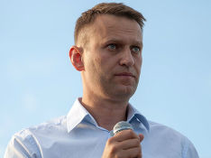 Суд отказался продлить Навальному испытательный срок по делу "Ив Роше"