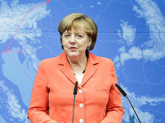 Вопрос о здоровье Меркель снова стал центральным после ее одышки в ходе визита в Париж (видео)