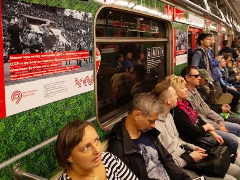na zamoskvoreckuyu liniyu metro vyshel tematicheskij poezd cska rosbalt