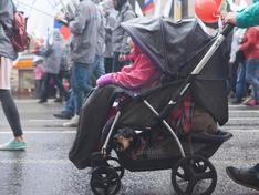 Петербуржцы приурочили ко Дню матери пикет (фото)