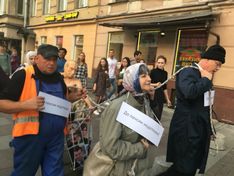 В Петербурге задержали еще двоих участников перформанса против пенсионной реформы
