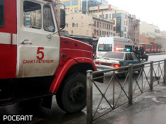 Очевидцы сообщили о взрыве в жилом доме на Бухаресткой улице