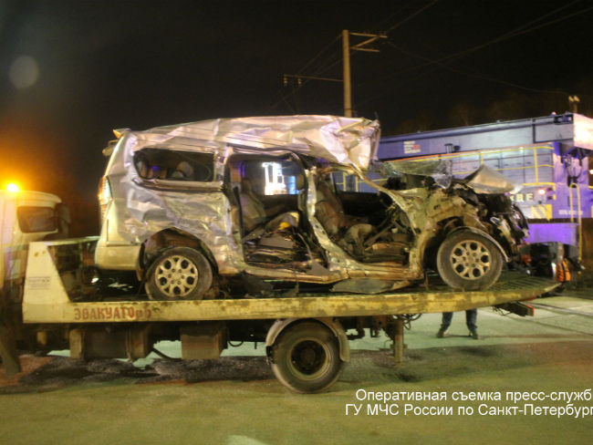 В результате страшного ДТП на железнодорожном переезде погибли три частных охранника. Подробности (видео, фото)