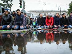 В Петербурге тысячи мусульман празднуют «Курбан-Байрам»