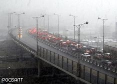 ГИБДД Москвы просит водителей и пешеходов быть предельно бдительными из-за гололеда