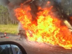В Забайкалье бензовоз упал и загорелся из-за столкновения с краном без тормозов (видео)