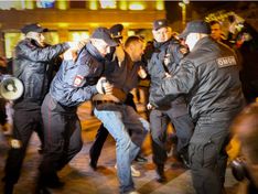 СМИ сообщают о десятках задержанных в центре Москвы