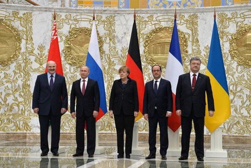 Меркель: «Мы стремимся вернуться к отношениям с РФ» Меркель: «Мы стремимся вернуться к отношениям с РФ»