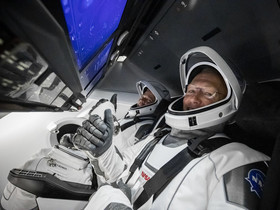 <a href="https://www.flickr.com/photos/spacex/">Official SpaceX Photos</a>