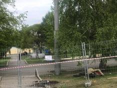 Адвокат: В Екатеринбурге полиция расследует дело о повреждении забора в сквере