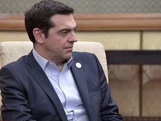 Партия Ципраса терпит поражение на выборах в Греции