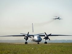 Самолет Ан-26 выкатился за пределы взлетно-посадочной полосы на Чукотке