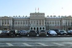 Депутат: Весь бред в Петербург приходит из федерального центра